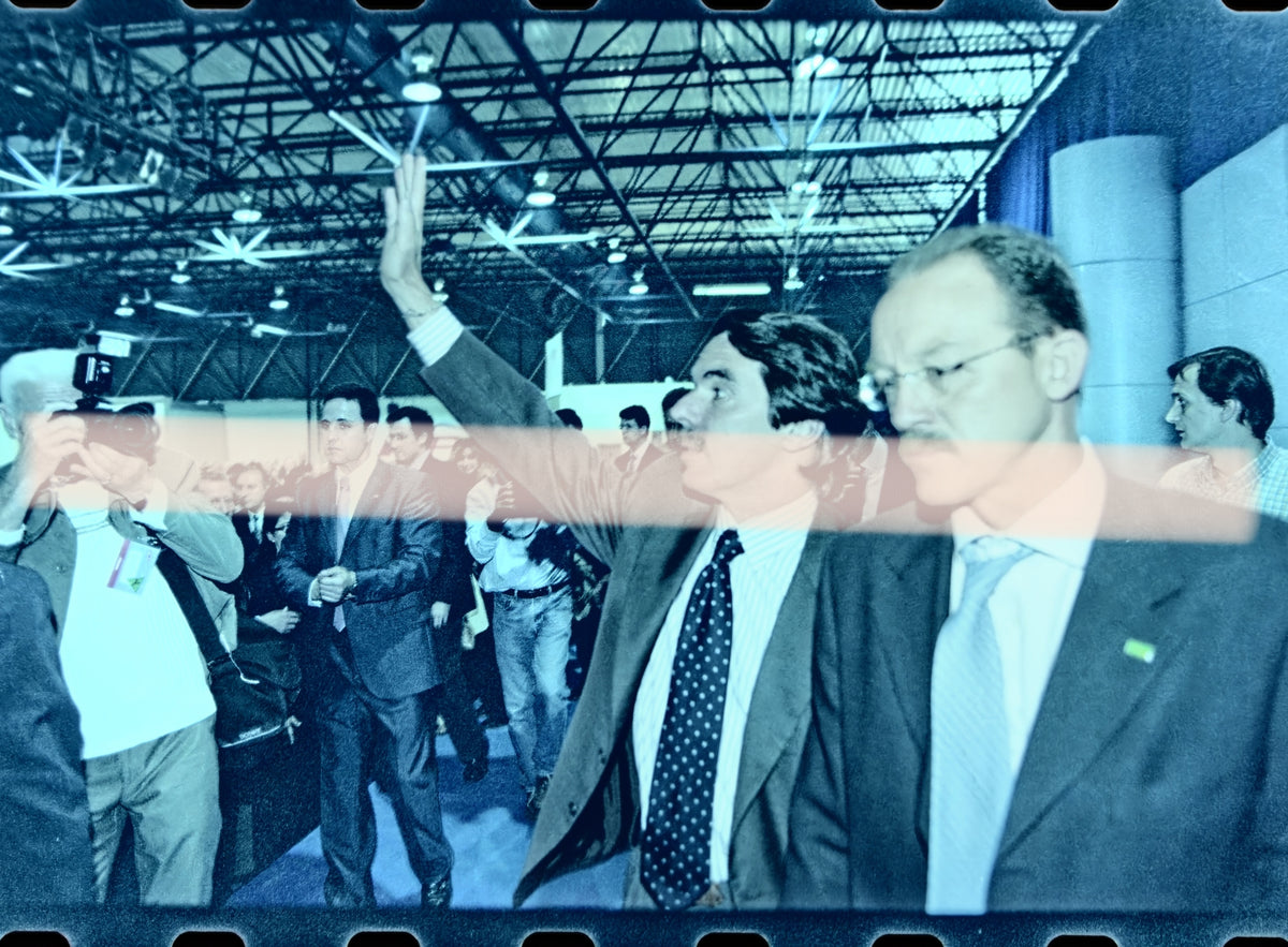 Originales Fotonegativ von José María Aznar beim Begrüßen der Teilnehmer auf der Feria Valencia 2002 35mm-Film Selten