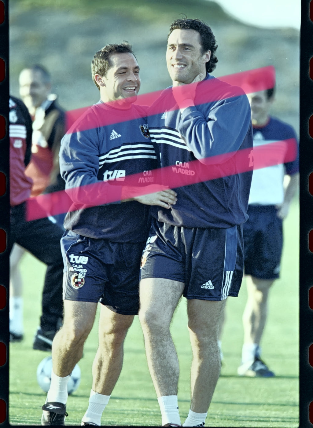 Original photographic negative Toni Jiménez and Sergi Barjuán Spanish national football team relaxed moment training Valencia 1999 35mm film Rare