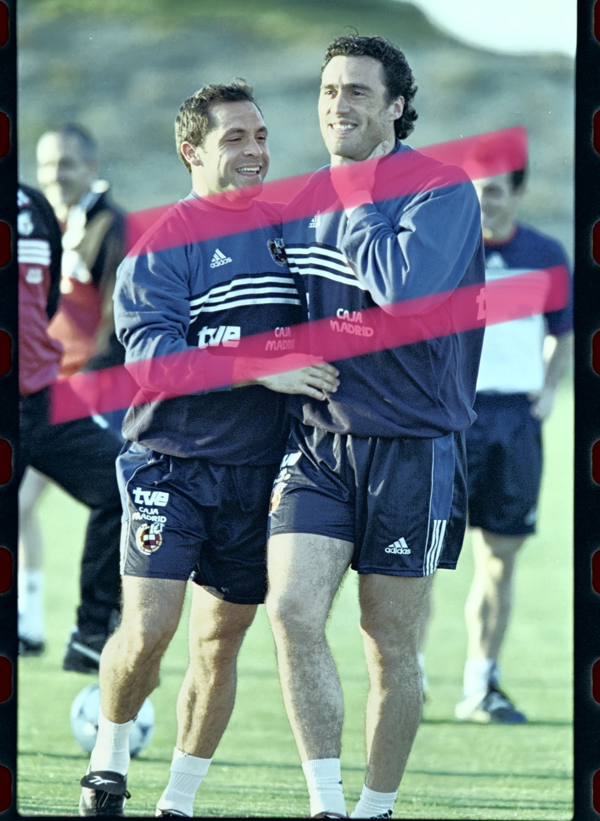 Original photographic negative Toni Jiménez and Sergi Barjuán Spanish national football team relaxed moment training Valencia 1999 35mm film Rare