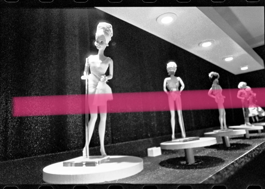 Originales Foto-Negativ Barbie-Puppe mit asymmetrischem Design Ausstellung 35. Jubiläum Valencia 1995 35-mm-Film Selten