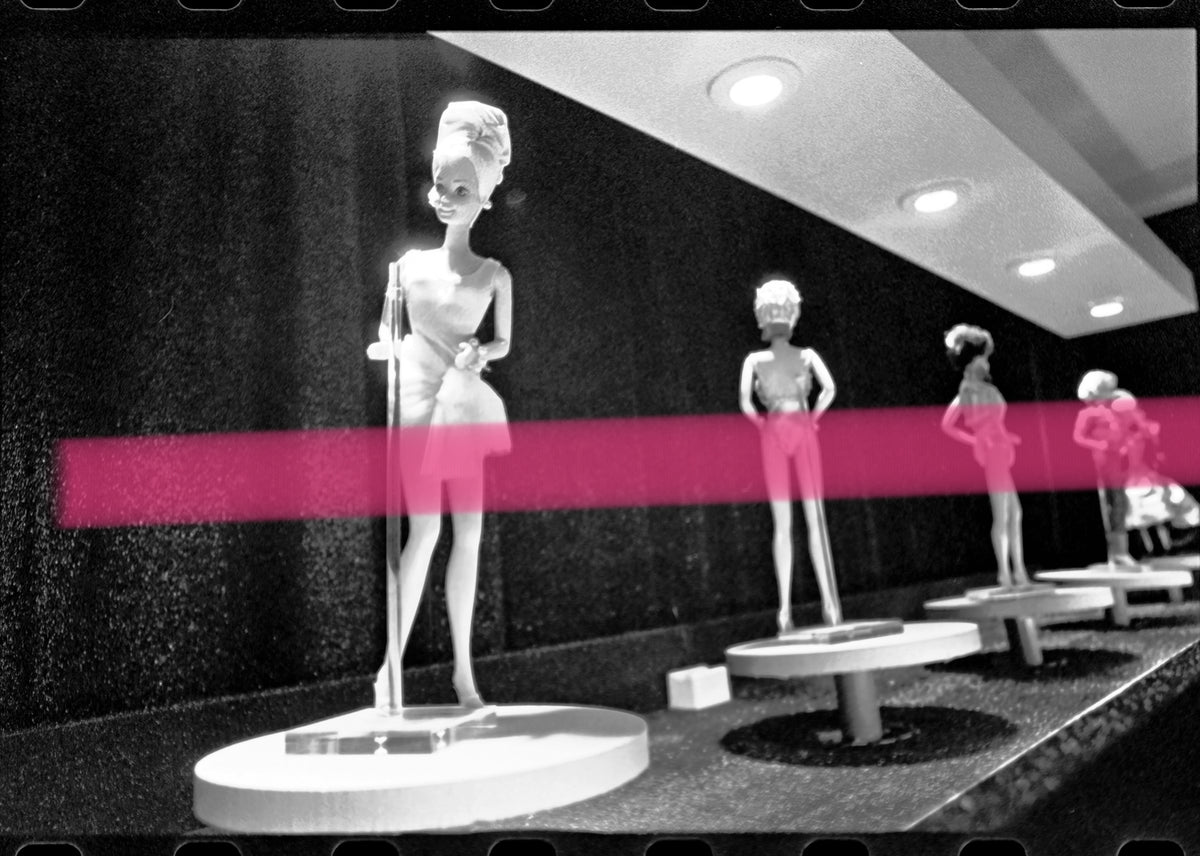 Originales Foto-Negativ Barbie-Puppe mit asymmetrischem Design Ausstellung 35. Jubiläum Valencia 1995 35-mm-Film Selten