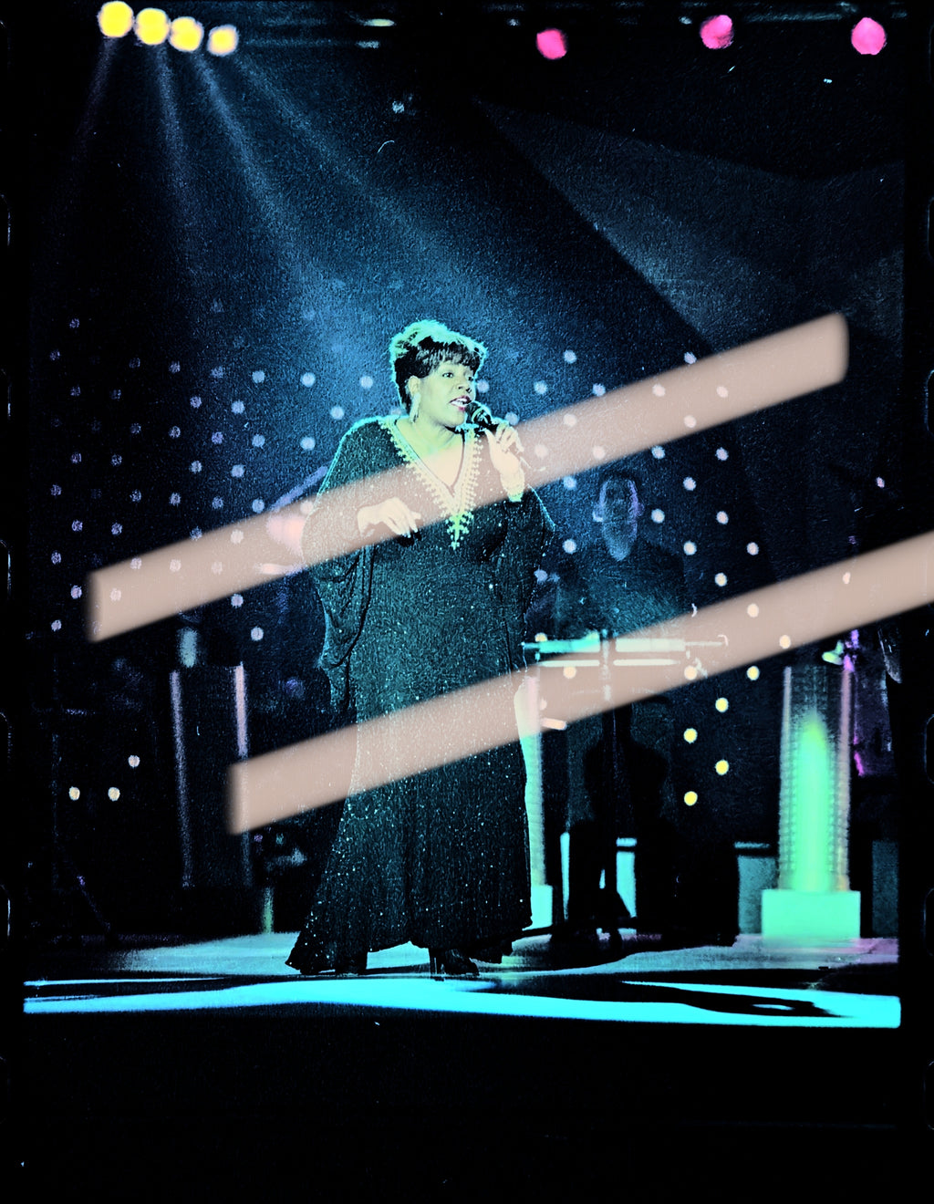 Negativo fotográfico original cantante Gloria Gaynor vista general del escenario Premios Nova Valencia 1999 35mm film Rare