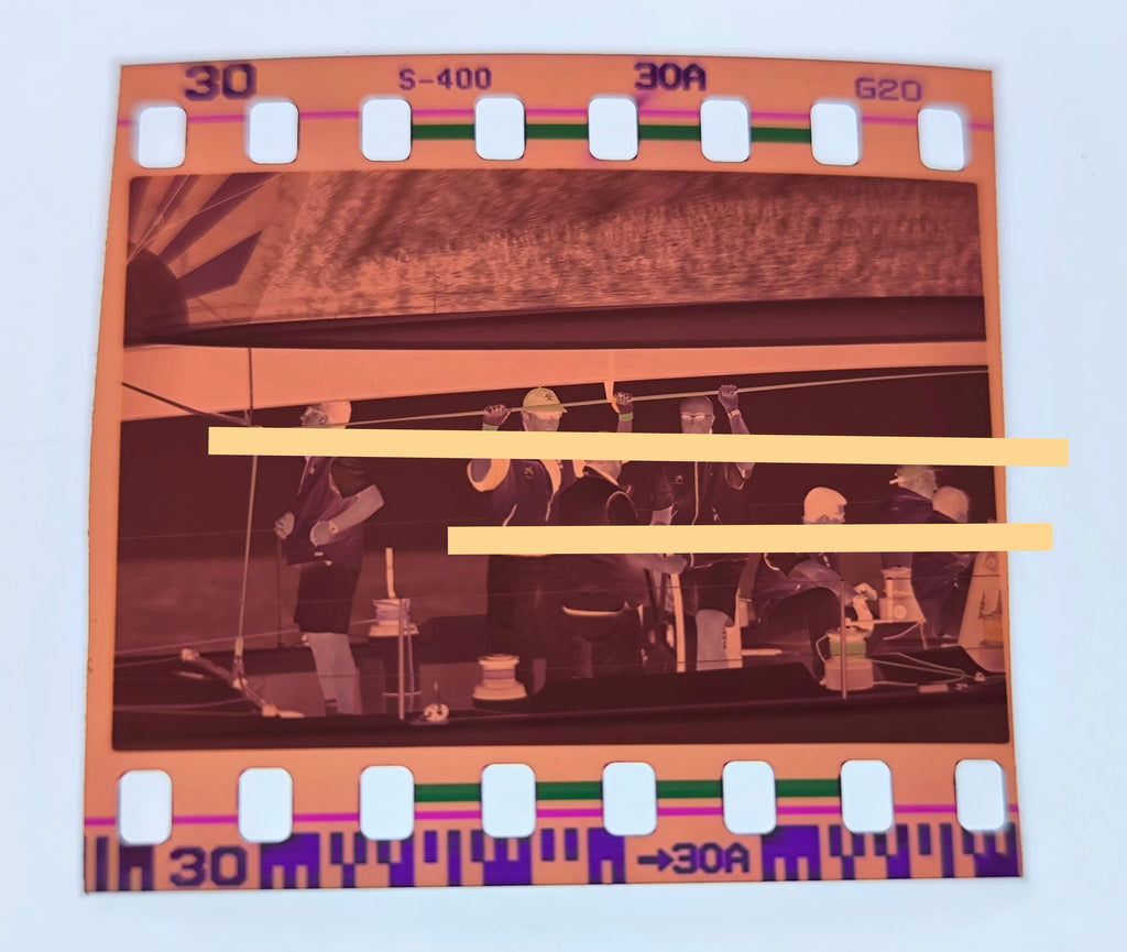 Negativo fotográfico original Rey Juan Carlos I de Borbón junto a la tripulación del Bribón Regatas 35mm film Rare