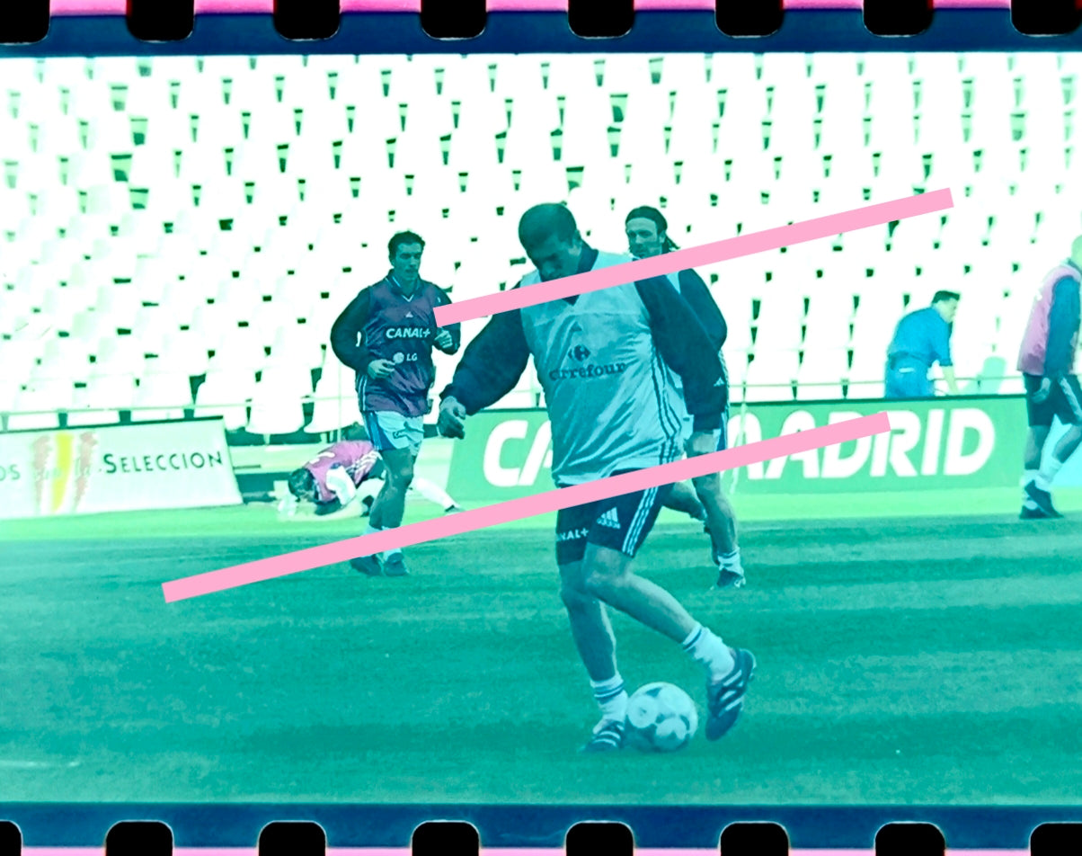 Negativo fotográfico original Zinedine Zidane Futbolista francés concentración con la selección francesa Futbol 35mm film Rare