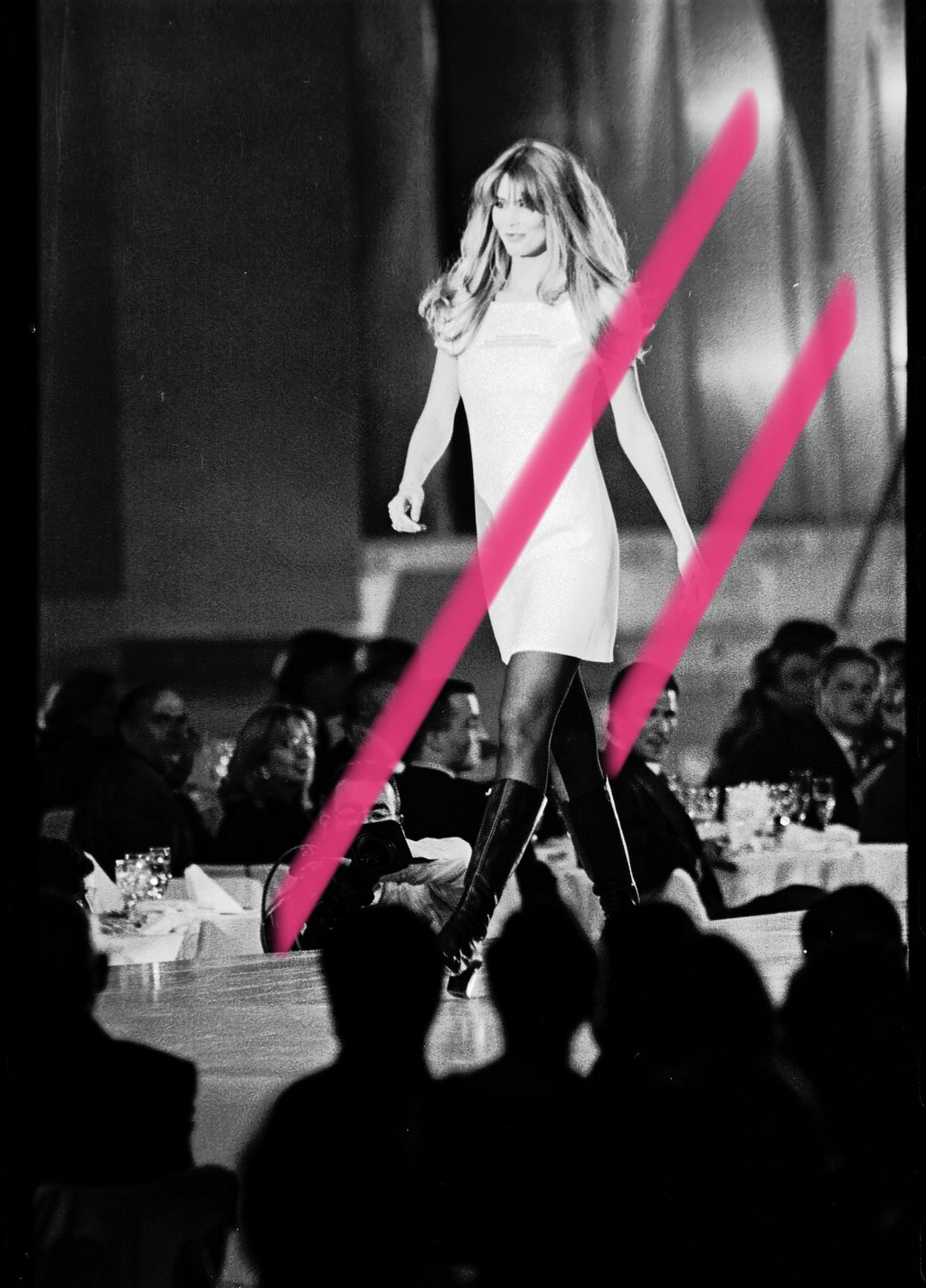 Negativo fotográfico original Claudia Schiffer modelo caminando pasarela Premios Nova Valencia 1997 35mm film Rare