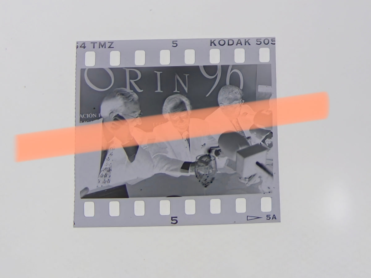 Negativo fotográfico original Juan Eslava Galán Luis Antonio de Villena José Manuel Lara jurado Premio Azorín Alicante 1996 35mm film Rare