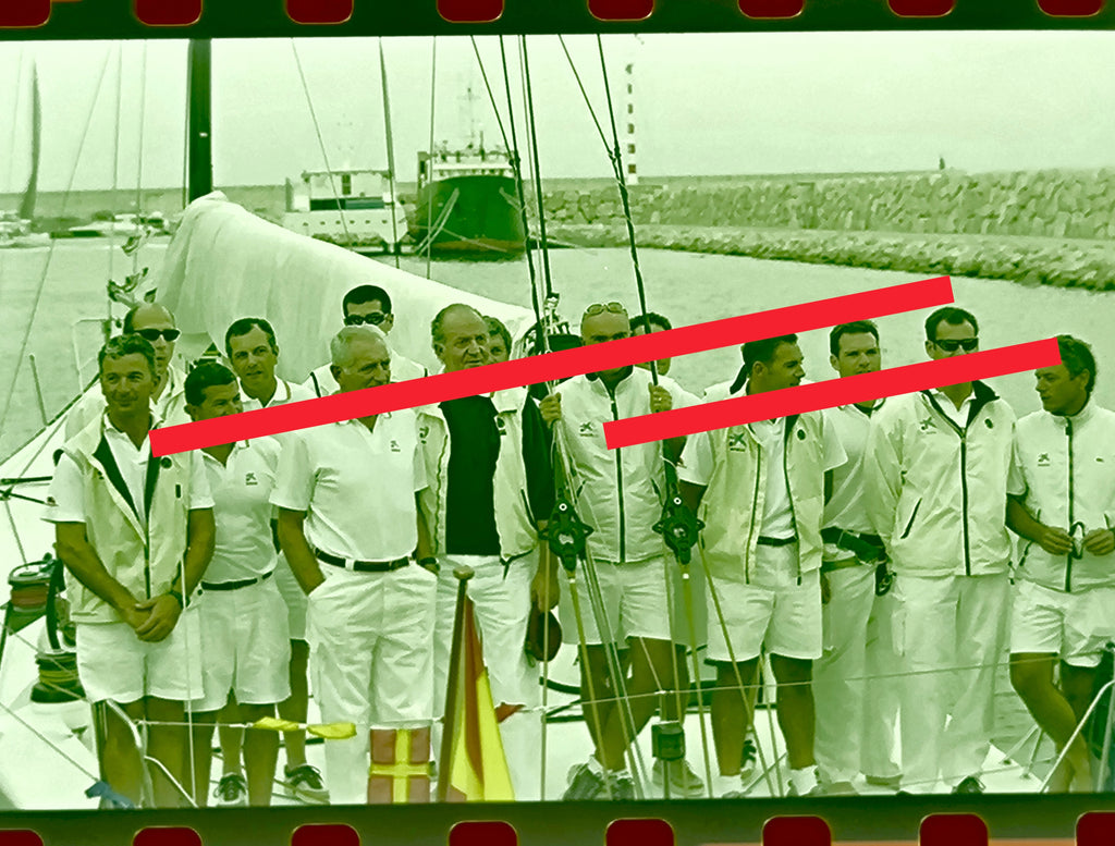 Negativo fotográfico original Rey Juan Carlos I de Borbón junto a la tripulación del Bribón Regatas 35mm film Rare
