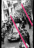 Negativo fotográfico original entierro del escritor y ensayista Joan Fuster cortejo fúnebre multitudinario Sueca Valencia 1992 35mm film Rare