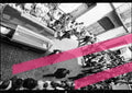 Negativo fotográfico original entierro del escritor y ensayista Joan Fuster coche fúnebre entre la multitud Sueca Valencia 1992 35mm film Rare
