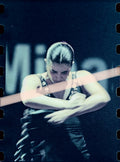 Negativo fotografico originale, Ángeles Gabaldón bailaora che incrocia le braccia, Cante de las Minas La Unión 2003, pellicola 35mm, raro