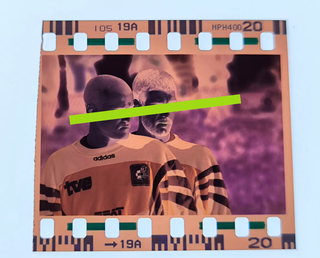 Negativo fotográfico original Pep Guardiola y Luis Enrique concentración con la selección española Futbol 35mm film Rare