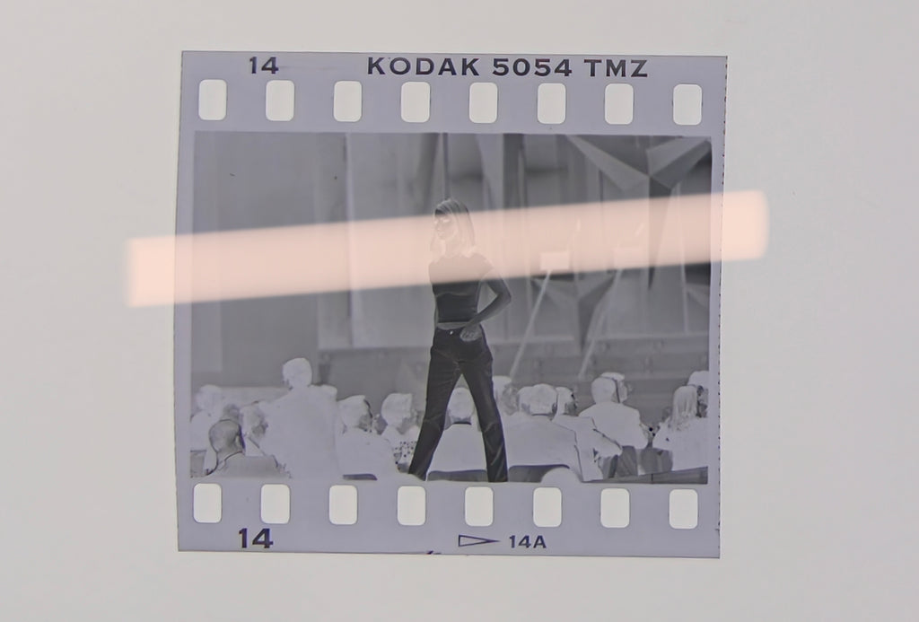 Originales Fotonegativ Sofía Mazagatos Model auf dem Laufsteg Premios Nova Valencia 1997 35mm Film Selten