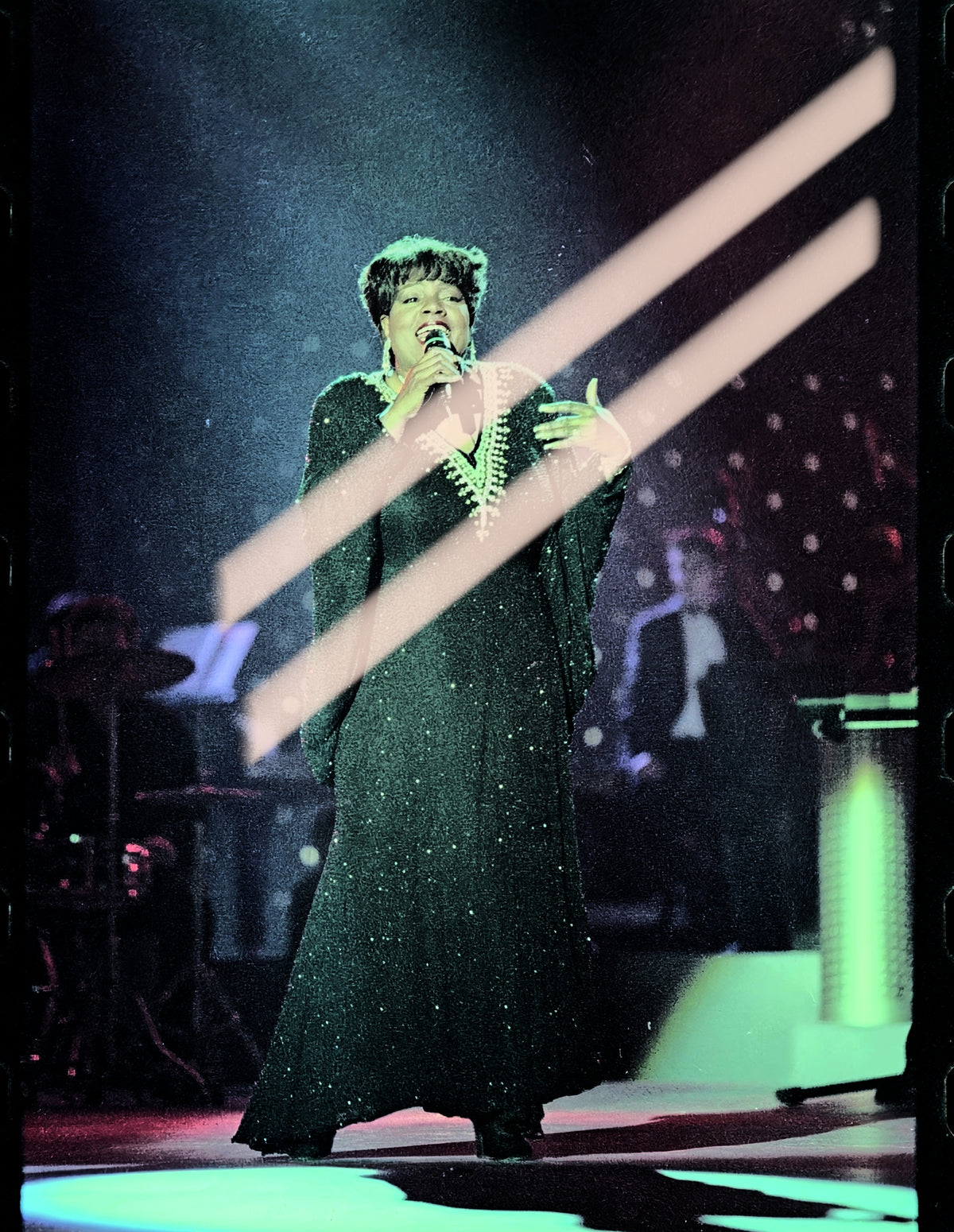Originales Fotonegativ der Sängerin Gloria Gaynor bei ihrem Auftritt bei den Premios Nova in Valencia 1999, 35mm-Film, Rarität