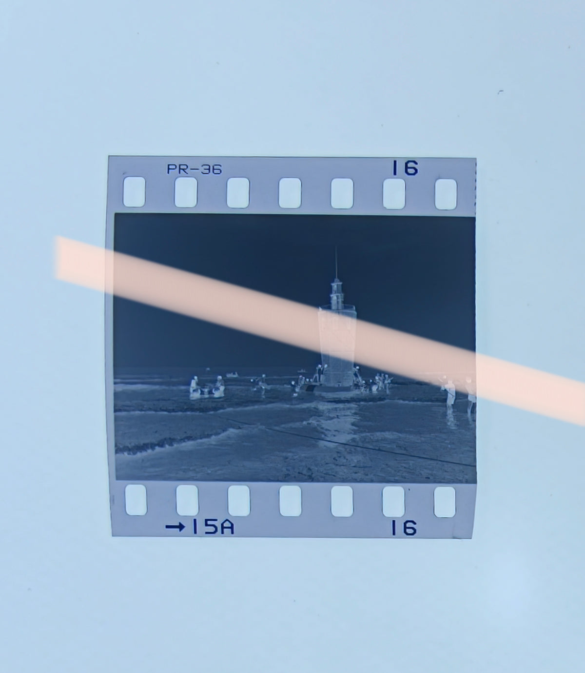 Negativo fotográfico original Antoni Miralda artista Honeymoon Project falla flotante del Miguelete entre participantes Valencia 1991 35mm film Rare