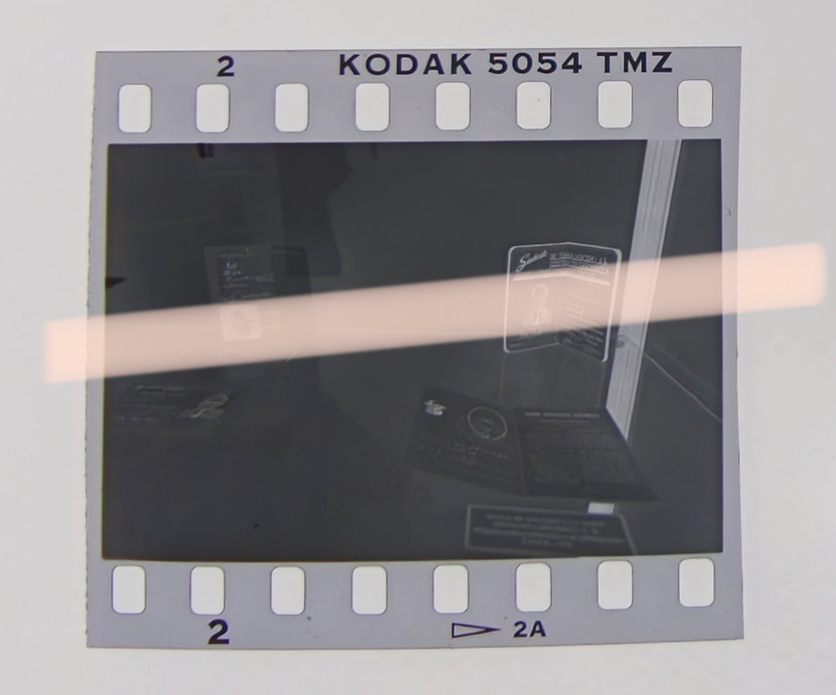 Originales Fotonegativ von Dokumenten und Ausweisen von Max Aub, ausgestellt in Segorbe 1995, 35-mm-Film, selten