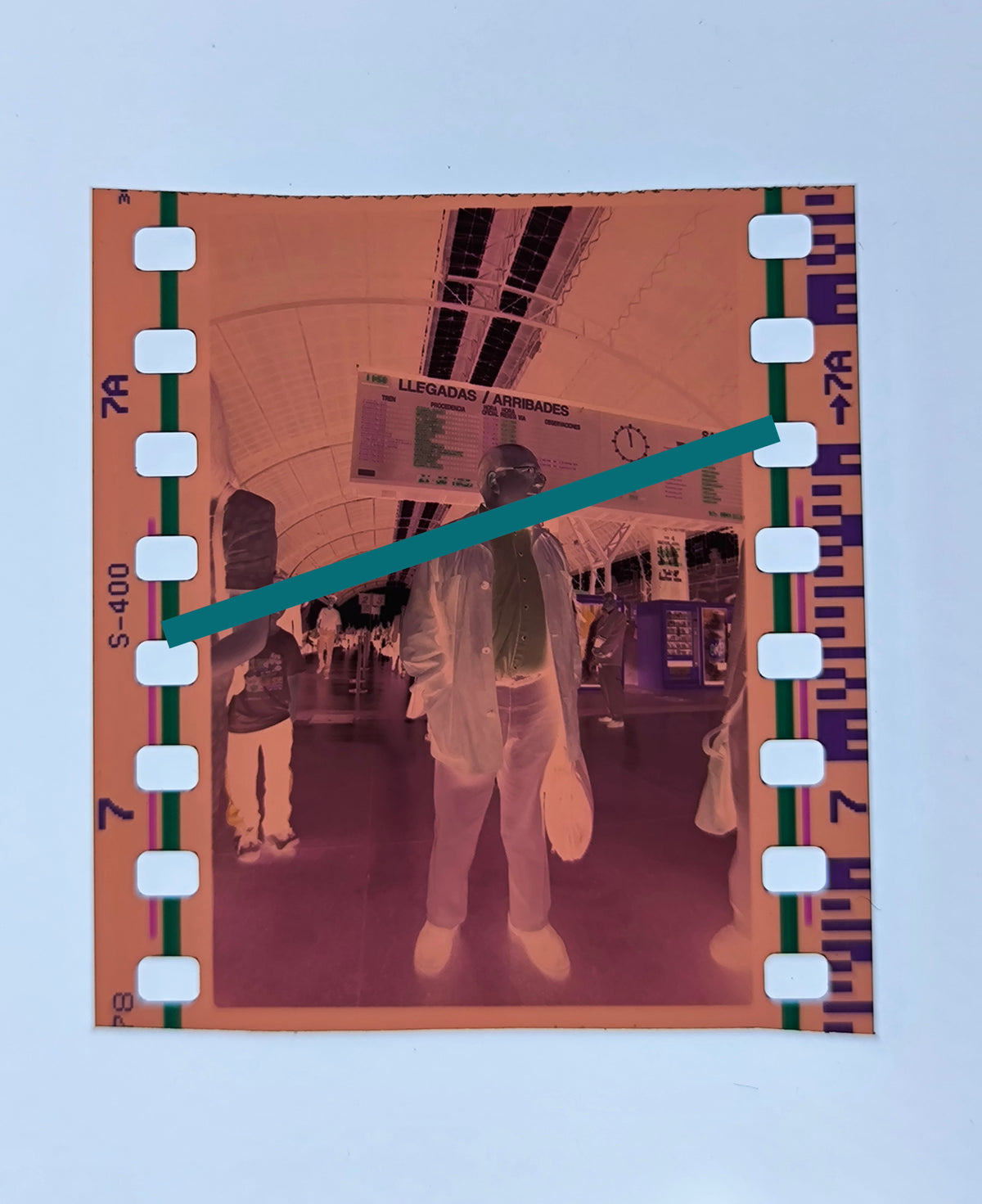 Originalfotonegativ Manuel Vázquez Montalbán stehend Valencia 1998 35mm Film Selten