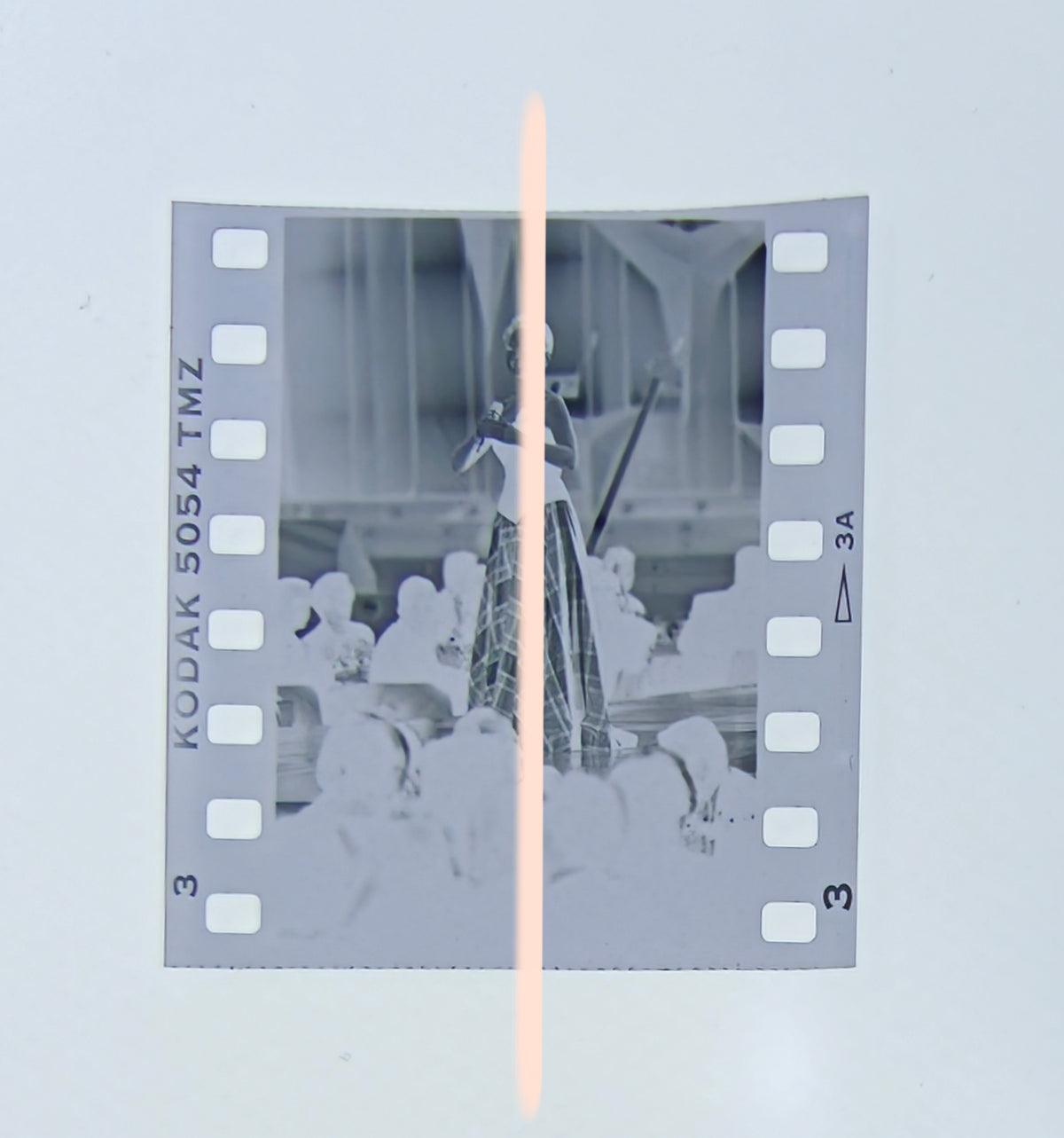 Negativo fotográfico original Paloma San Basilio cantante en un instante de su actuación Premios Nova Valencia 1997 35mm film Rare