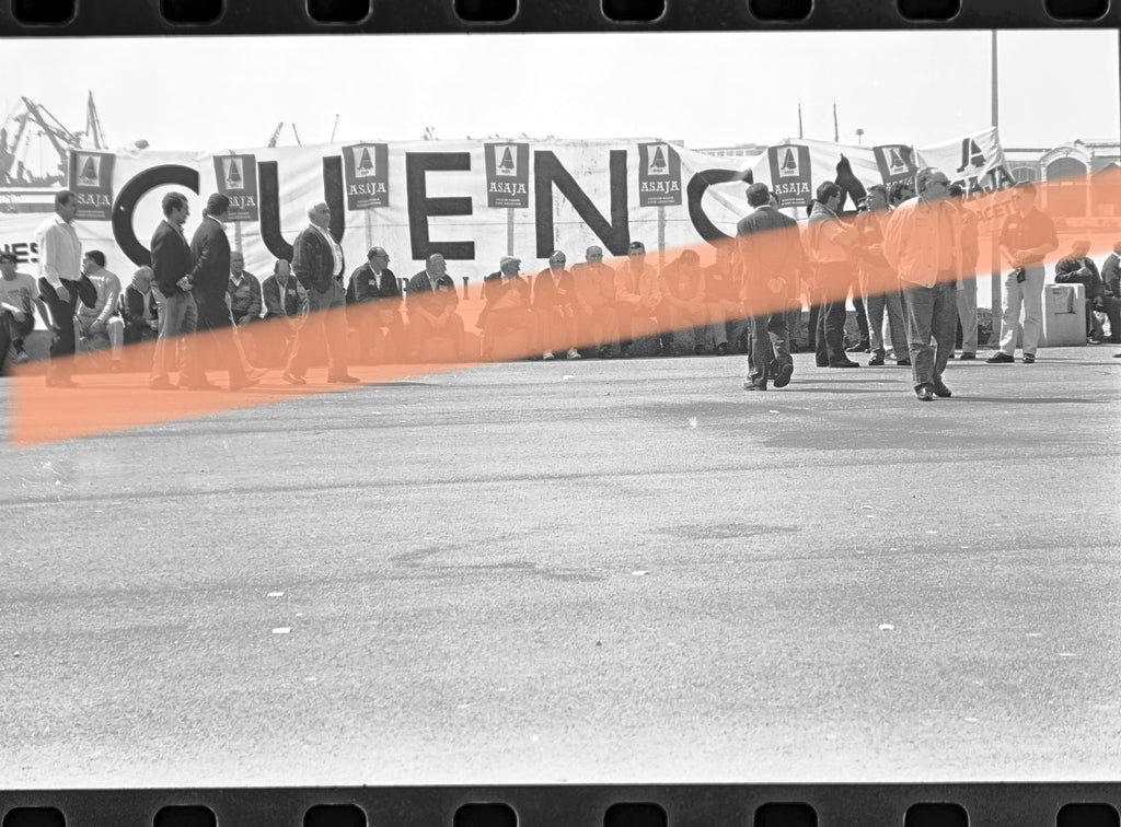 Original photographic negative farmers protest Port of Valencia 1996 ASAJA Cuenca 35mm film Rare
