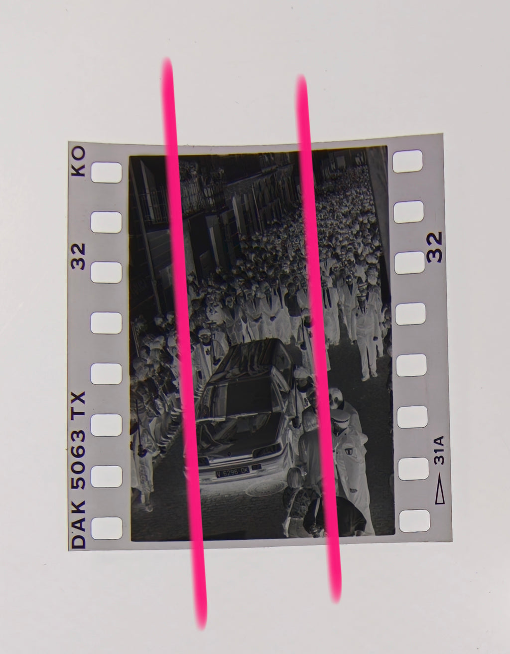 Negativo fotográfico original entierro del escritor y ensayista Joan Fuster cortejo fúnebre multitudinario Sueca Valencia 1992 35mm film Rare
