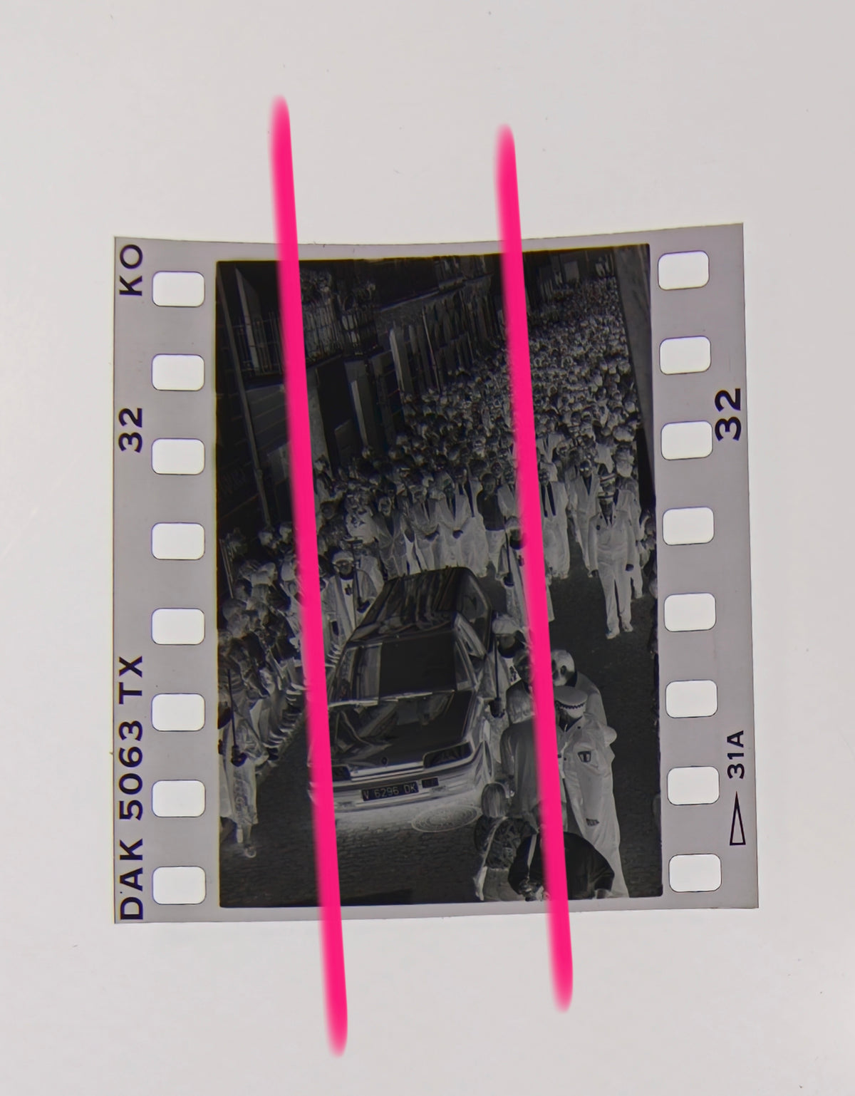 Negativo fotográfico original entierro del escritor y ensayista Joan Fuster cortejo fúnebre multitudinario Sueca Valencia 1992 35mm film Rare
