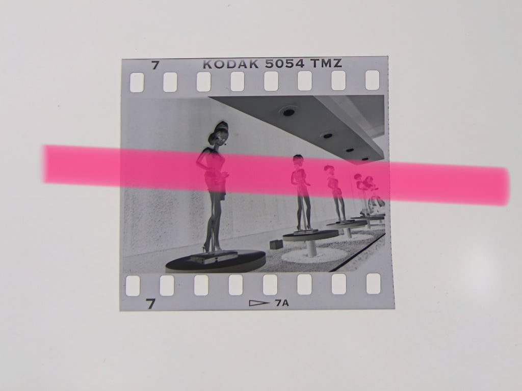 Negativo fotográfico original muñeca Barbie en primer plano exposición 35 aniversario Valencia 1995 35mm film Rare