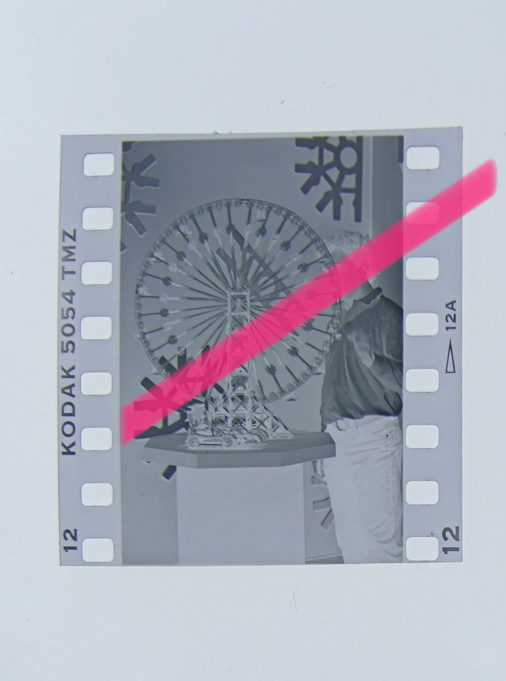 Originales Negativfoto eines großen Riesenrads aus K'NEX-Teilen auf der Internationalen Spielwarenmesse Valencia 1996, 35-mm-Film, selten