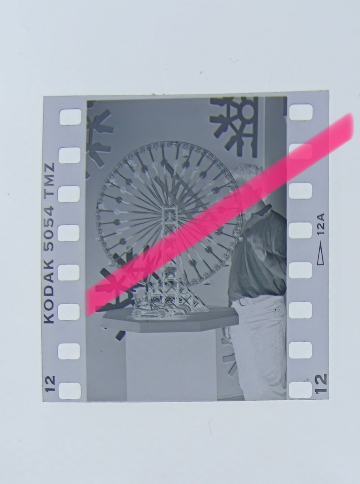 Originales Negativfoto eines großen Riesenrads aus K'NEX-Teilen auf der Internationalen Spielwarenmesse Valencia 1996, 35-mm-Film, selten