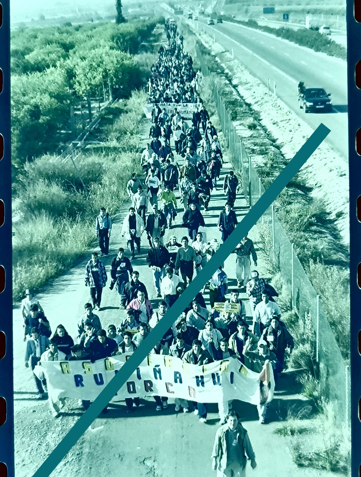 Negativo fotográfico original Marcha de ecuatorianos a Murcia Lorca año 2001 Asociación Rumiñahui 35mm film Rare