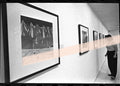 Negativo fotográfico original fotógrafo Joaquim Gomis gran fotografía y perspectiva de sala IVAM Valencia 1997 35mm film Rare