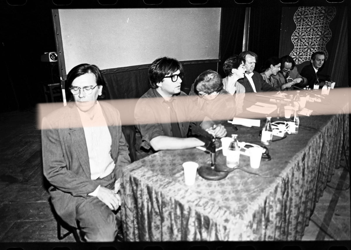 Originales Fotonegativ des Schauspielers und Theaterregisseurs Josep Maria Flotats mit geschlossenen Augen während der Preisverleihung Premis Octubre in Valencia 1995, 35mm-Film, selten.
