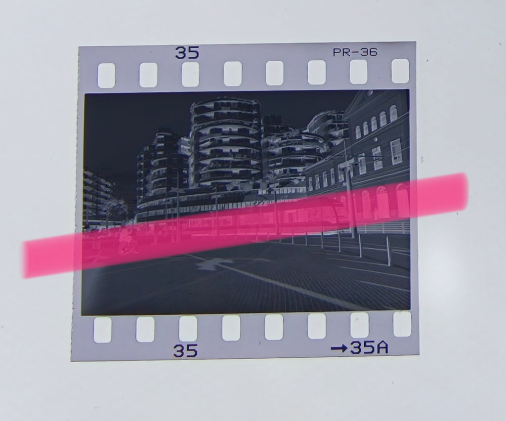 Negativo fotográfico original tranvía FGV en pruebas vista urbana Pont de Fusta antes inauguración Valencia 1994 35mm film Rare