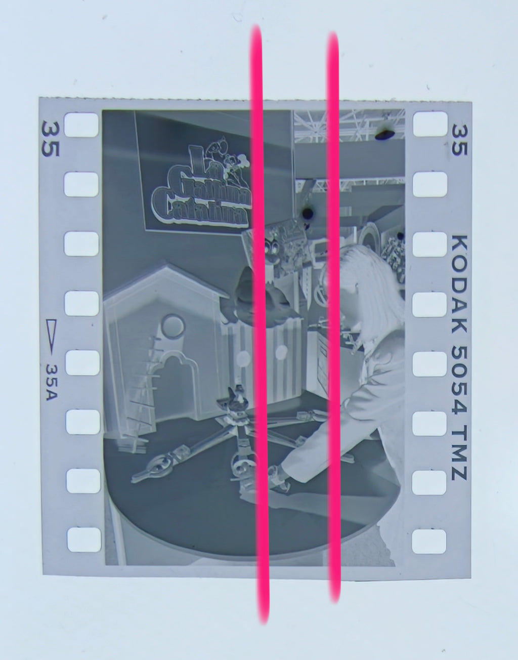 Negativo fotográfico original juego infantil La Gallina Catalina presentado en la Feria Internacional del Juguete Valencia 1996 35mm film Rare