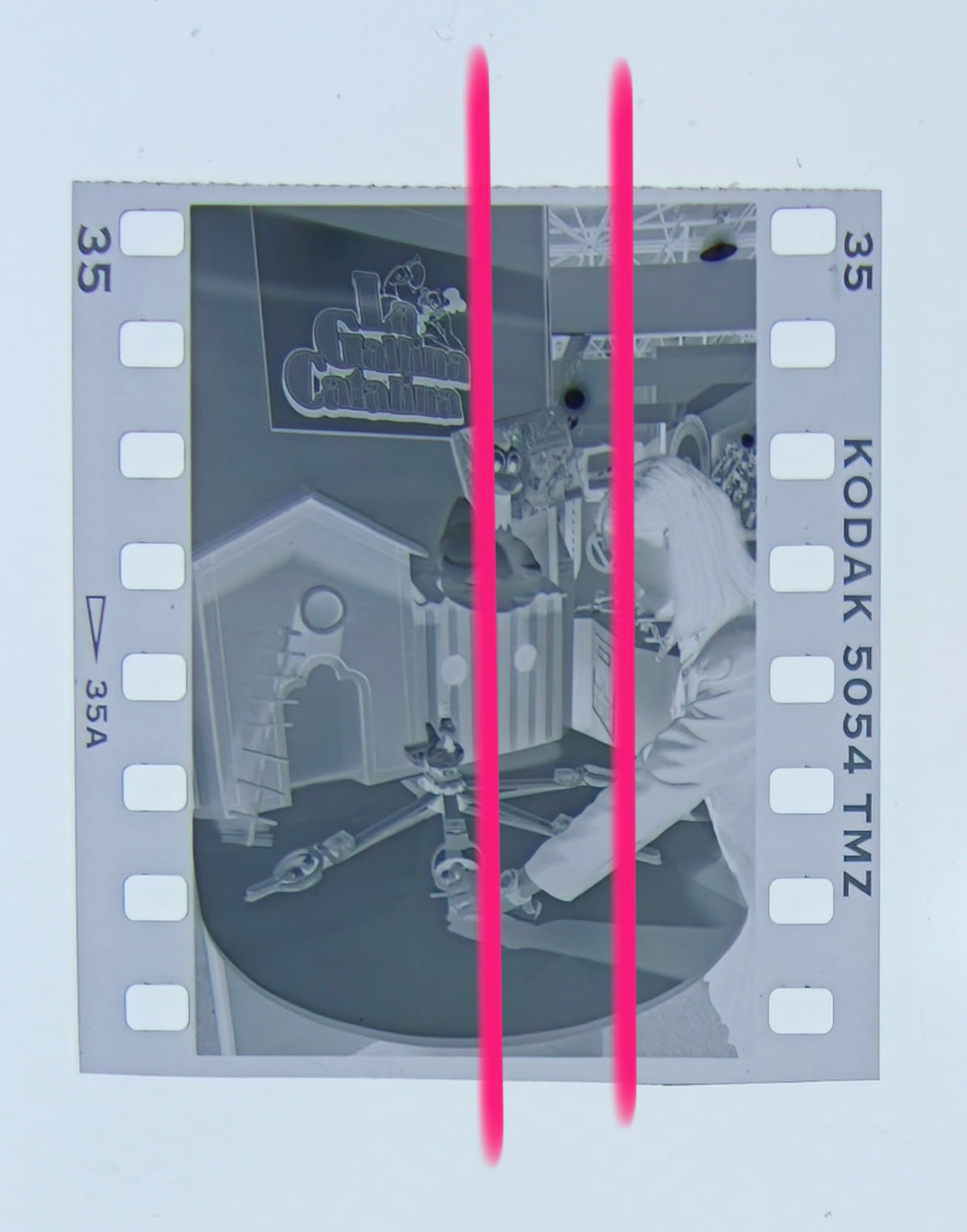 Negativo fotográfico original juego infantil La Gallina Catalina presentado en la Feria Internacional del Juguete Valencia 1996 35mm film Rare