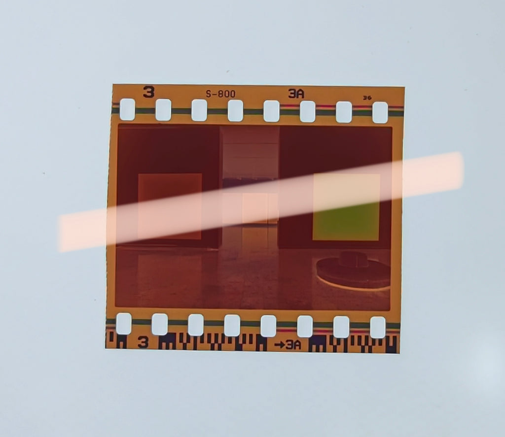 Originales Fotonegativ des Künstlers José María Yturralde, große Farbfelder in der Ausstellung IVAM Valencia 1999, 35mm-Film, selten.