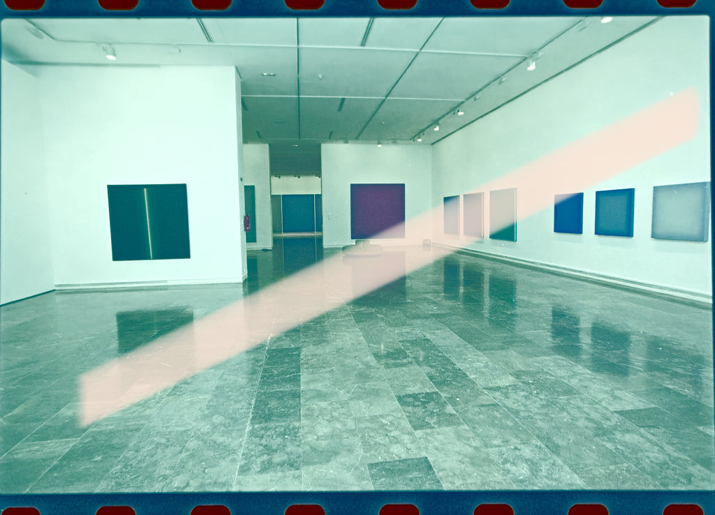 Negativo fotográfico original sala de exposición del artista José María Yturralde en IVAM Valencia 1999 35mm film Rare