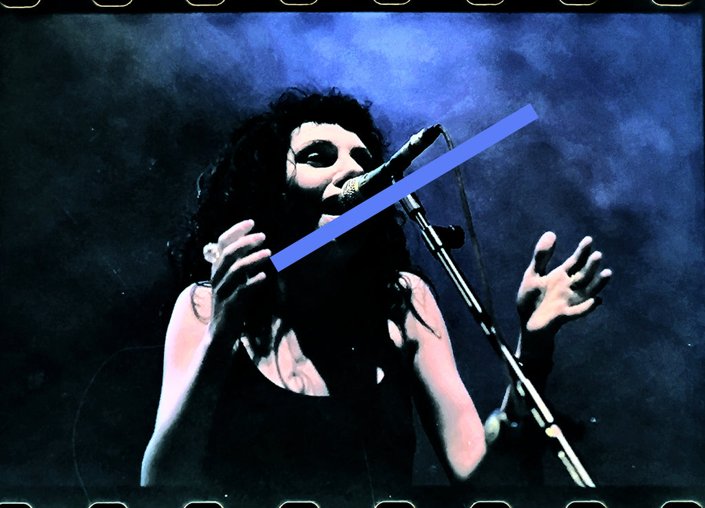 Negativo fotográfico original PJ Harvey en directo Cantante y guitarrista británica FIB Benicàssim 1998 35mm film Rare