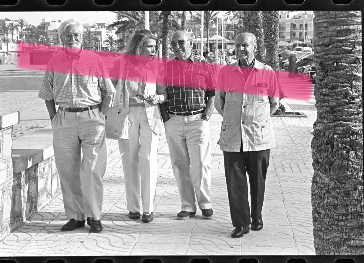 Negativo fotográfico original actores Manuel Alexandre y María Vico caminando por Peñíscola en el 40 aniversario de Calabuch 1996 35mm film Rare