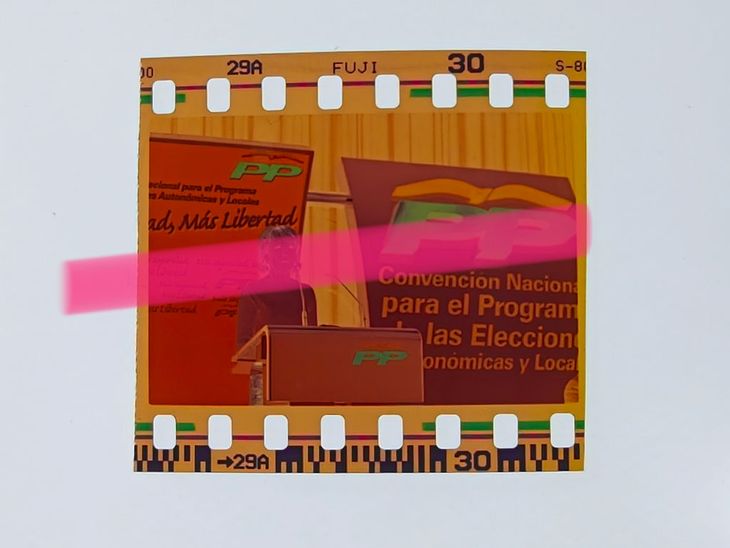 Negativo fotográfico original Esperanza Aguirre interviniendo Convención Nacional PP Valencia 2002 35mm film Rare