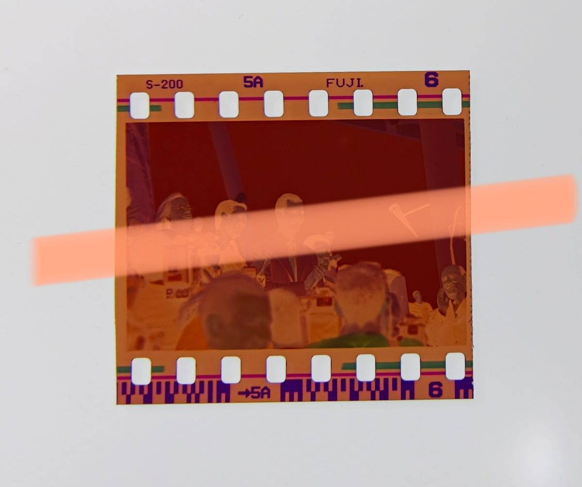 Original-Fotonegativ Prinz Felipe und Eduardo Zaplana applaudieren während der Eröffnungsfeier von Terra Mítica Benidorm 2000 35mm Selten