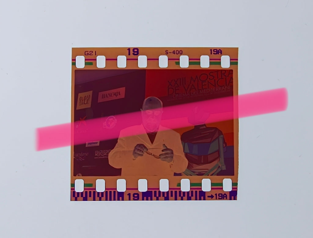 Originales Filmnegativ Bigas Luna Filmregisseur mit seiner Brille XXIII Mostra de València 2002 35mm Film Selten
