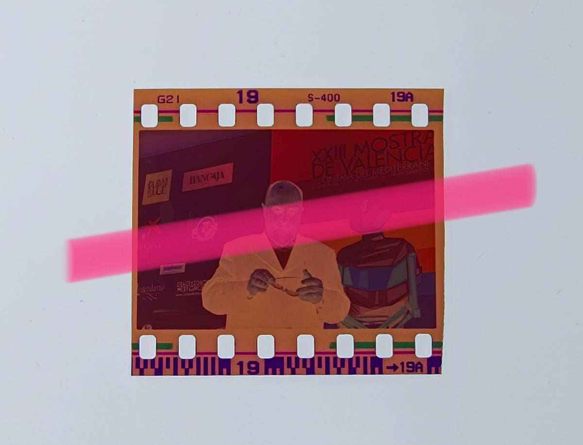 Originales Filmnegativ Bigas Luna Filmregisseur mit seiner Brille XXIII Mostra de València 2002 35mm Film Selten