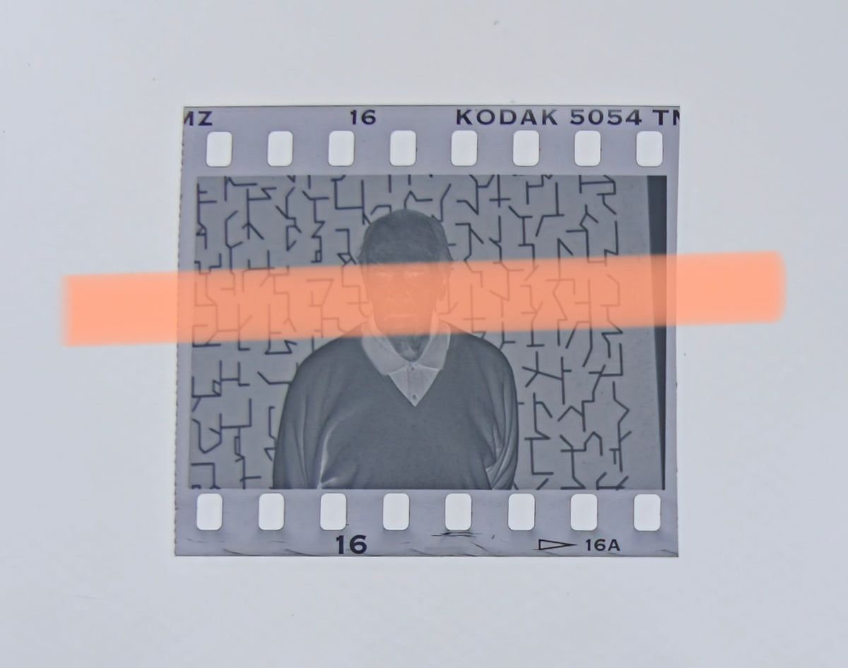 Original-Fotonegativ Pablo Palazuelo Nahaufnahme vor seinem Werk IVAM Valencia 1996 35mm Film Selten