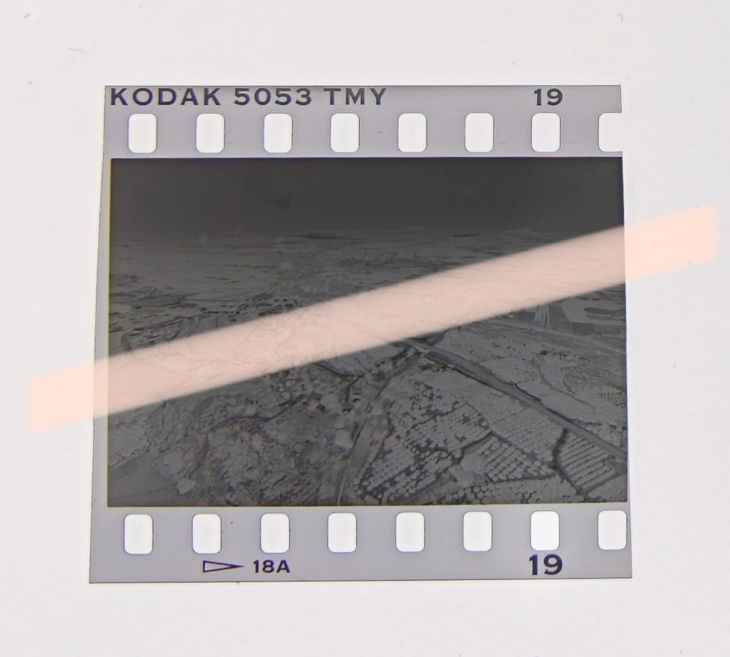 Originales Fotonegativ Luftaufnahme von Feldern und Straße während der Berichterstattung über die Waldbrände in Valencia 1994, 35-mm-Film, selten