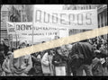 Negativo fotográfico original marcha ADDEPOS bajo pancarta por derechos VIH Sida Valencia 1989 35mm film Rare