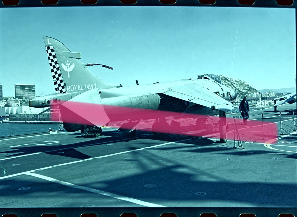 Originales Foto-Negativ Sea Harrier FA2 ZH797 Royal Navy Schiffsdeck NATO Alicante 2002 35mm Film Selten