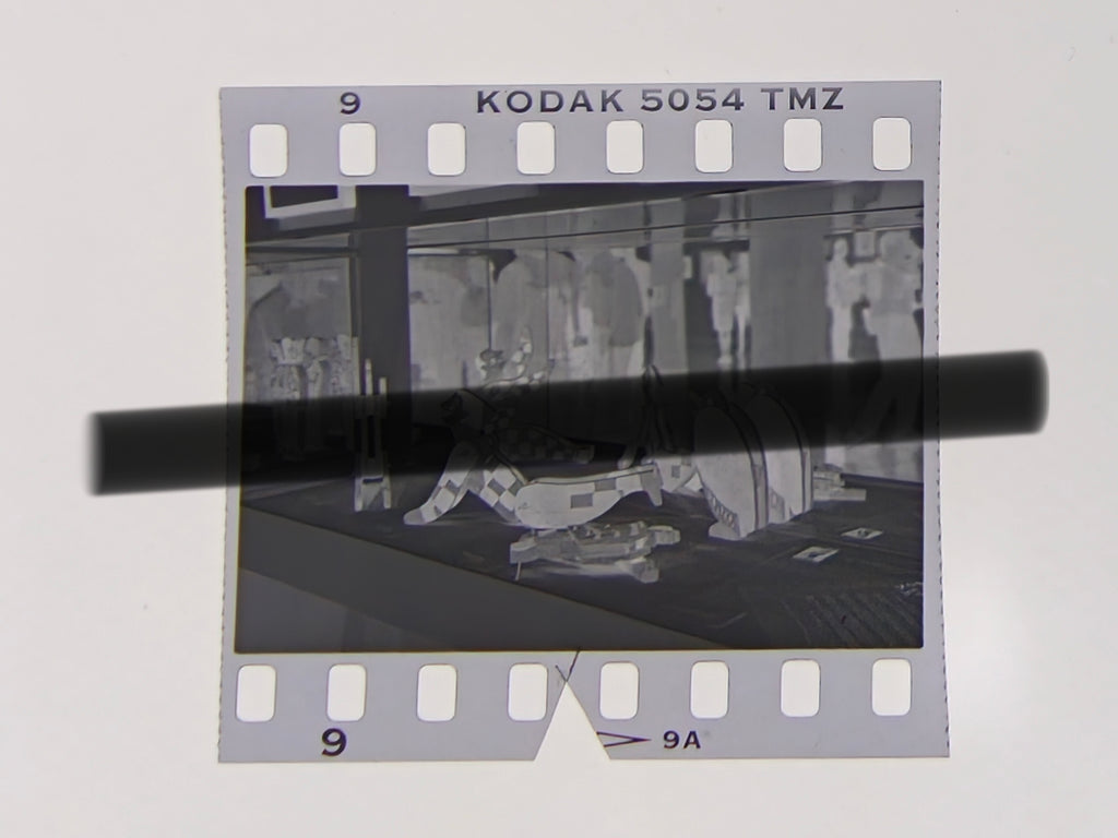 Negativo fotográfico original figuras y juguetes de madera de Joaquín Torres-García en vitrina IVAM Valencia 1997 35mm film Rare