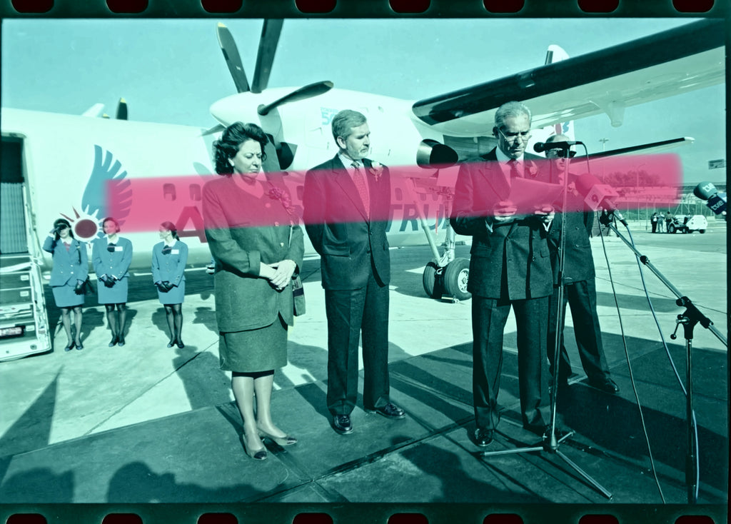 Original-Fotonegativ Joan Lerma und Rita Barberá Eröffnung Air Nostrum Fokker 50 „Aladerno“-Flugzeug Flughafen Manises Valencia 1994 35mm-Film Selten