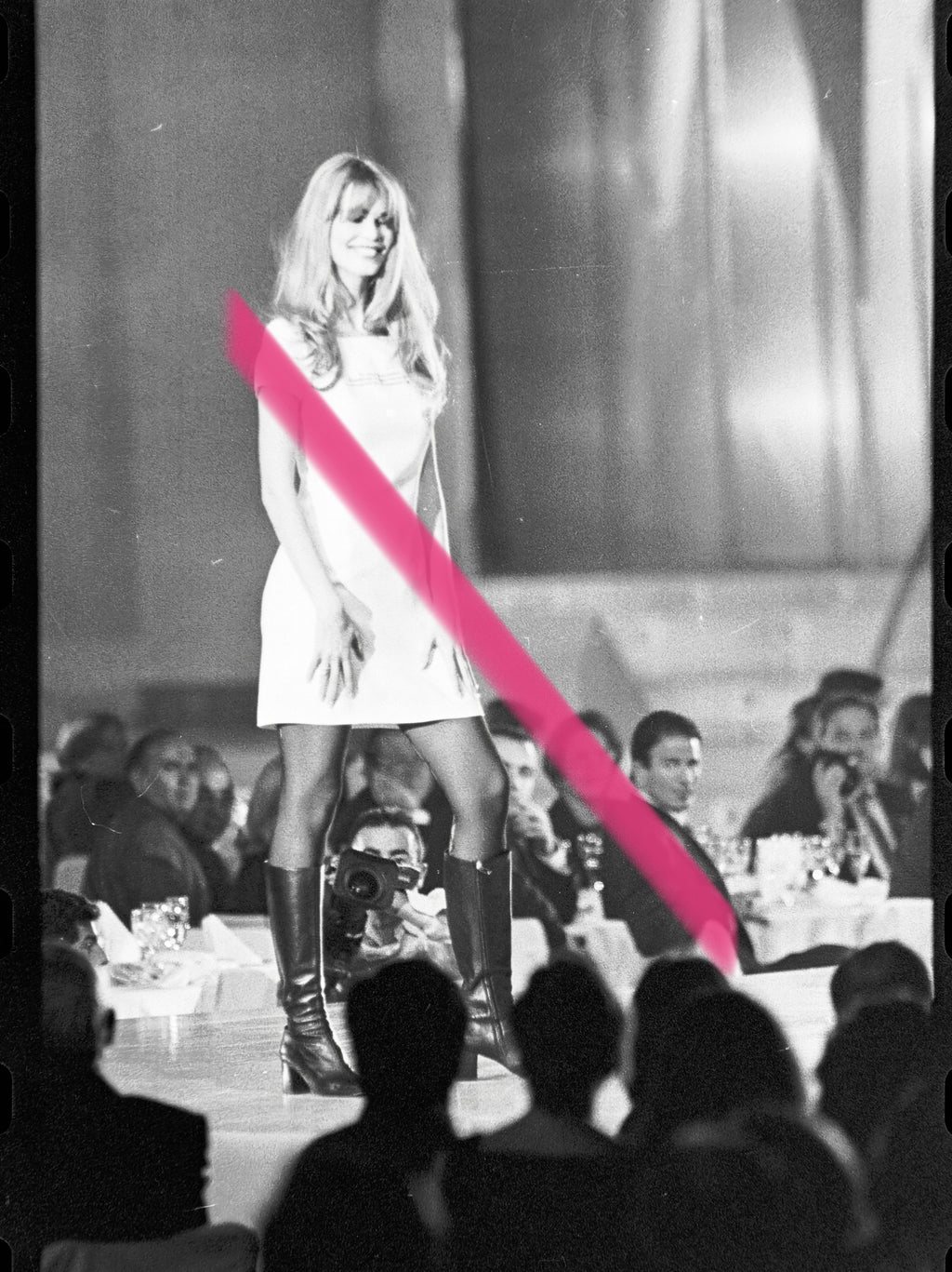 Negativo fotográfico original Claudia Schiffer modelo desfilando Premios Nova Valencia 1997 35mm film Rare