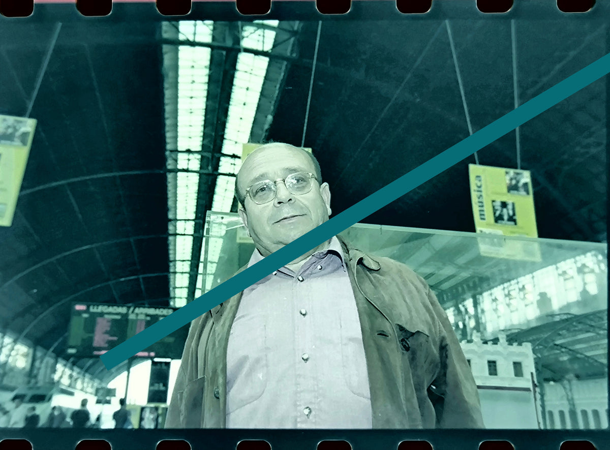 Originalfotonegativ Manuel Vázquez Montalbán Untersicht Bahnhof Valencia 1998 35mm Film Selten