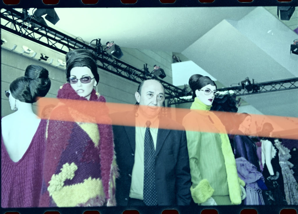 Original-Fotonegativ Francis Montesinos in der Ausstellung "Carta de amor a Balenciaga IVAM Valencia 2002" 35mm Film Selten